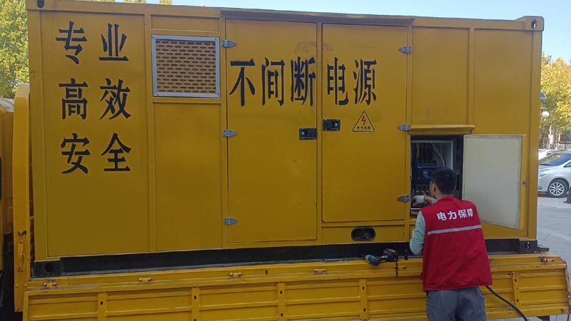 玛曲柴油发电机组和UPS电源配合使用时，如何避免切换过程中的电力中断？
